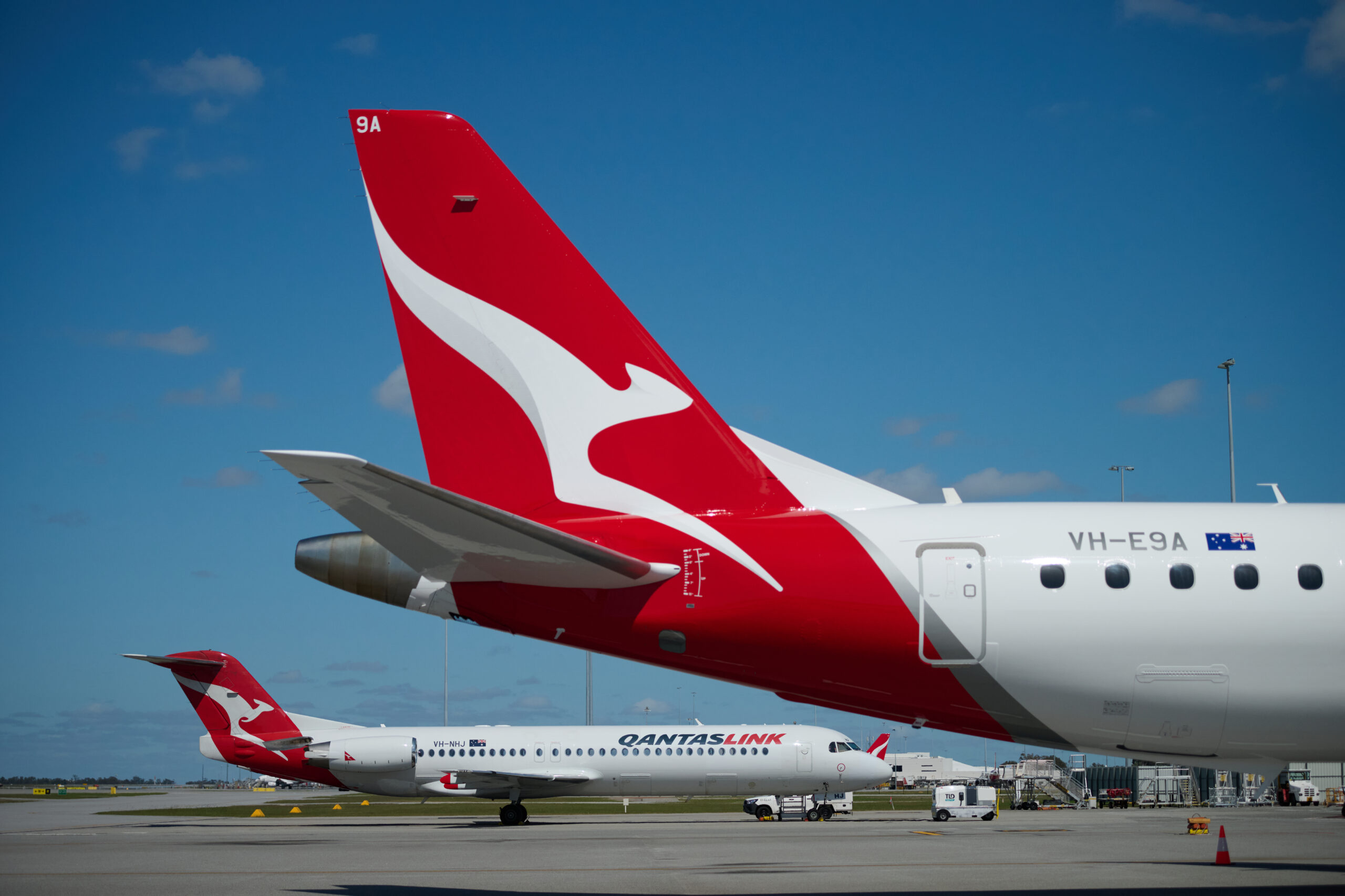 Qantas E-190